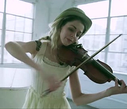 美而浪漫哇！美女小提琴女神演绎《马戏之王》原声带
